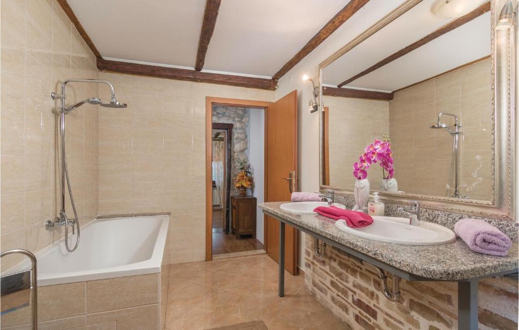 Large bathroom Klesari